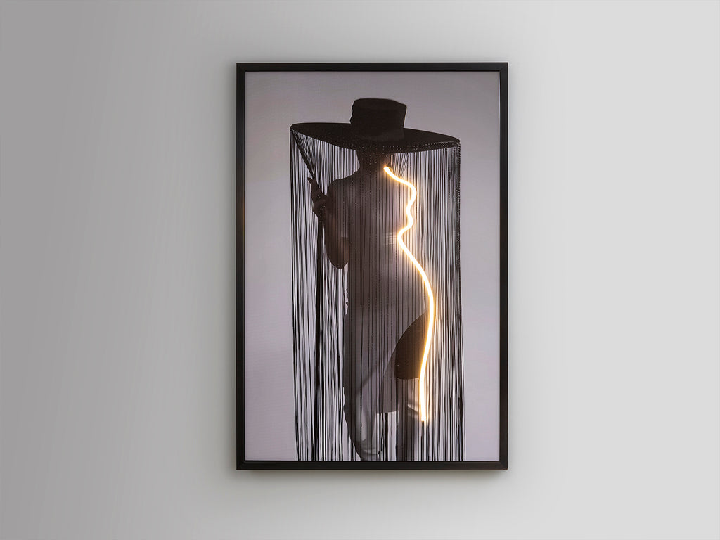 LED картина Diva с жена с шапка – изглед 5