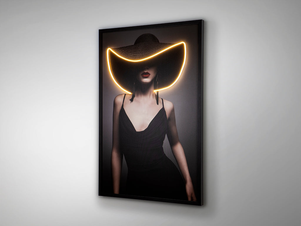LED картина Pamela с дама с шапка – изглед 4