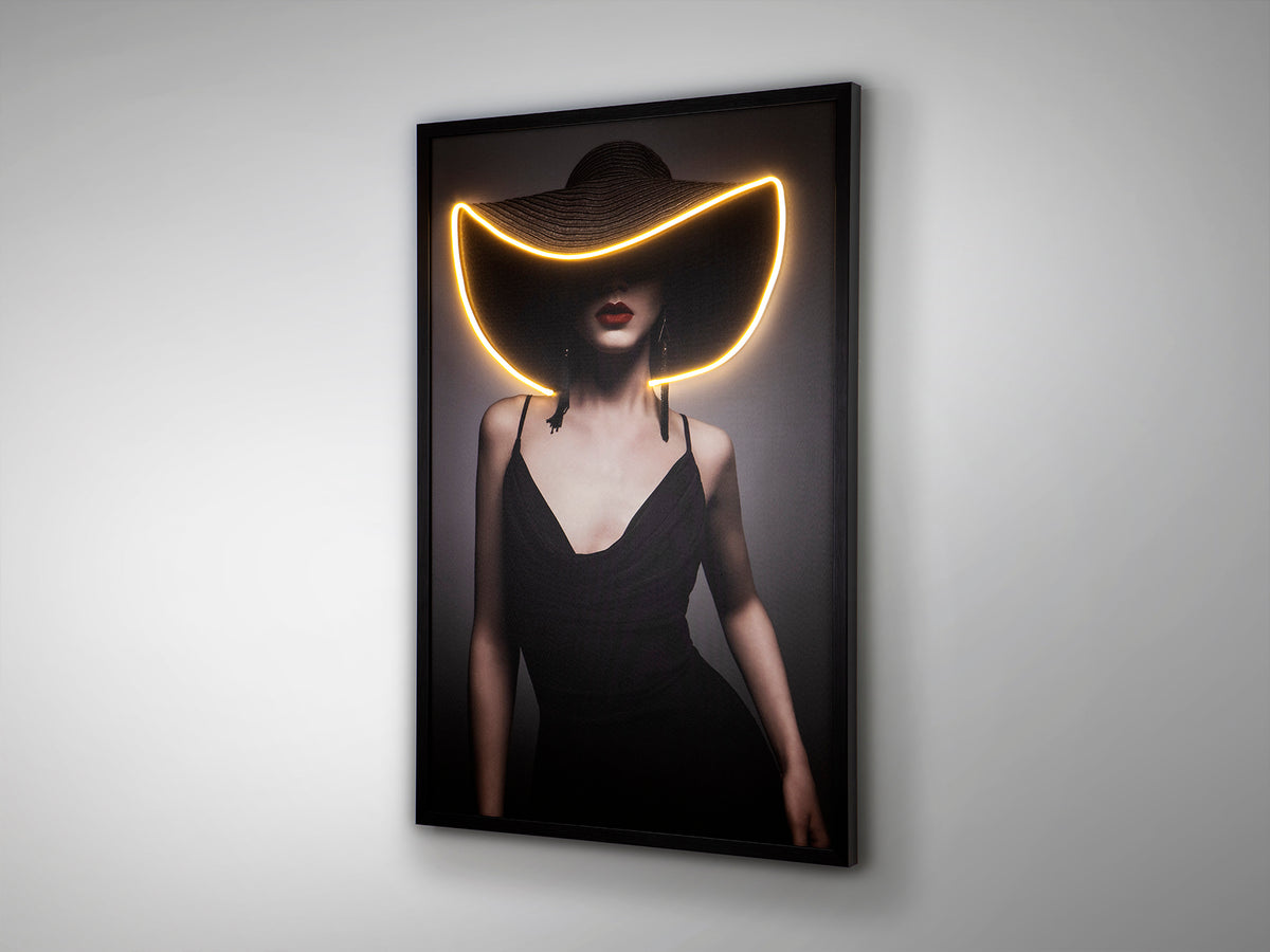 LED картина Pamela с дама с шапка – изглед 4